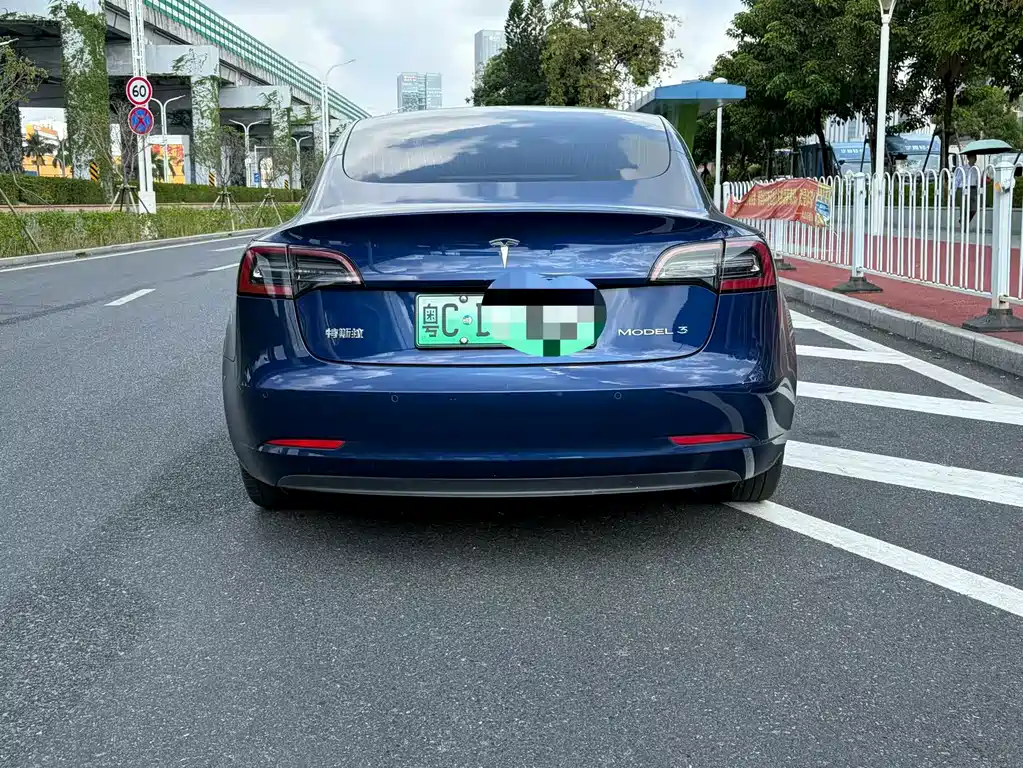 Tesla Model 3 — миниатюра 4