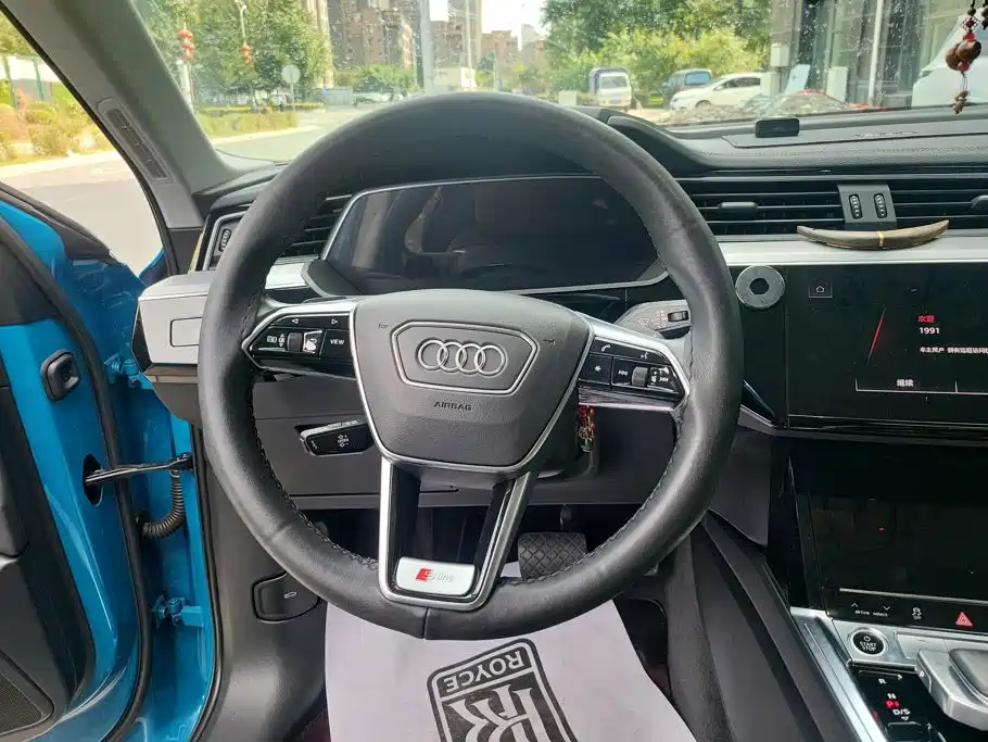 Audi e-tron — миниатюра 15