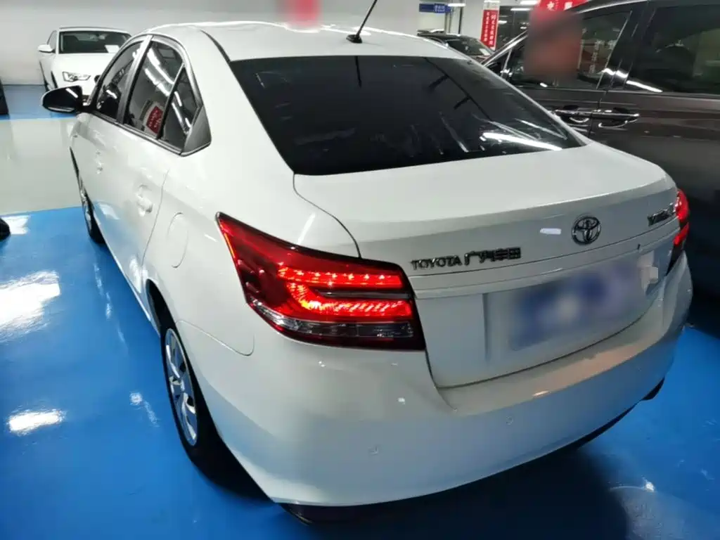 Toyota Yaris L — миниатюра 5