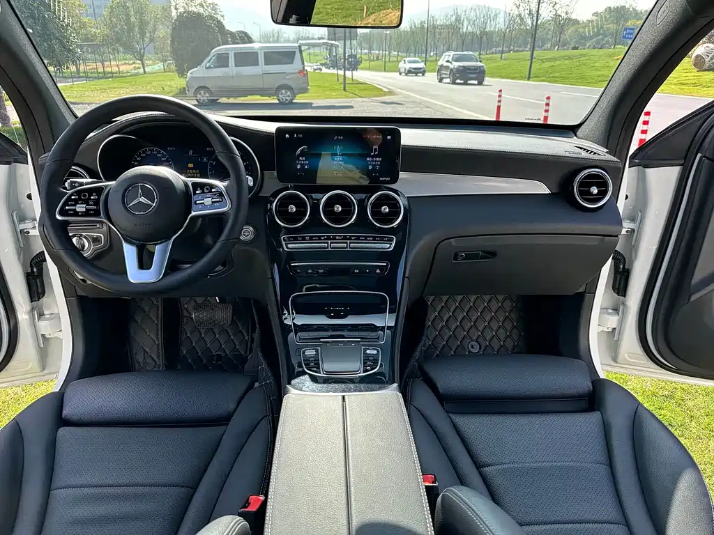 Mercedes-Benz GLC 2020 GLC 260 4MATIC SUV
