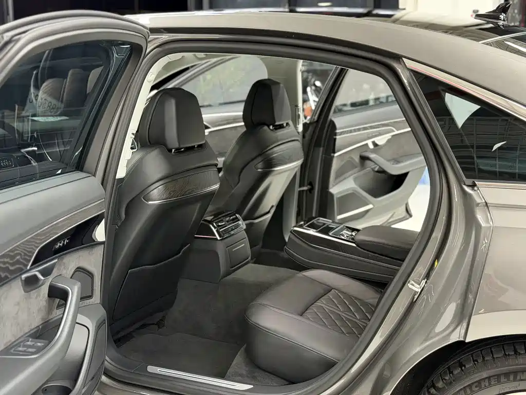 Audi A8 — миниатюра 11