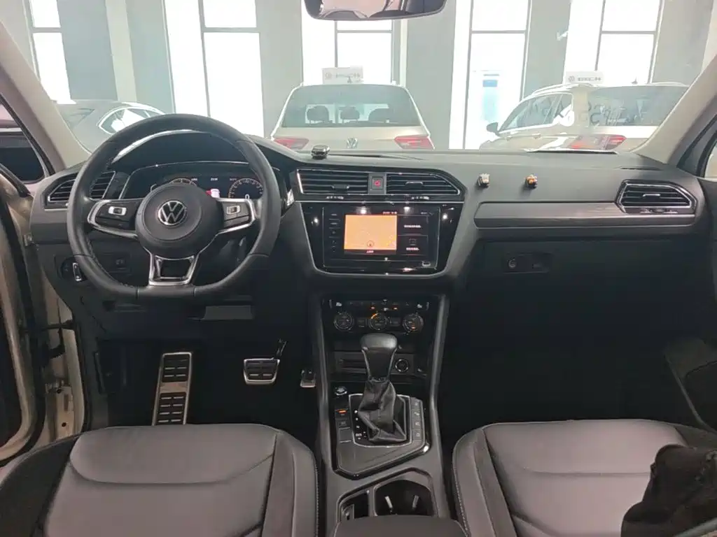 Volkswagen Tiguan L — миниатюра 14