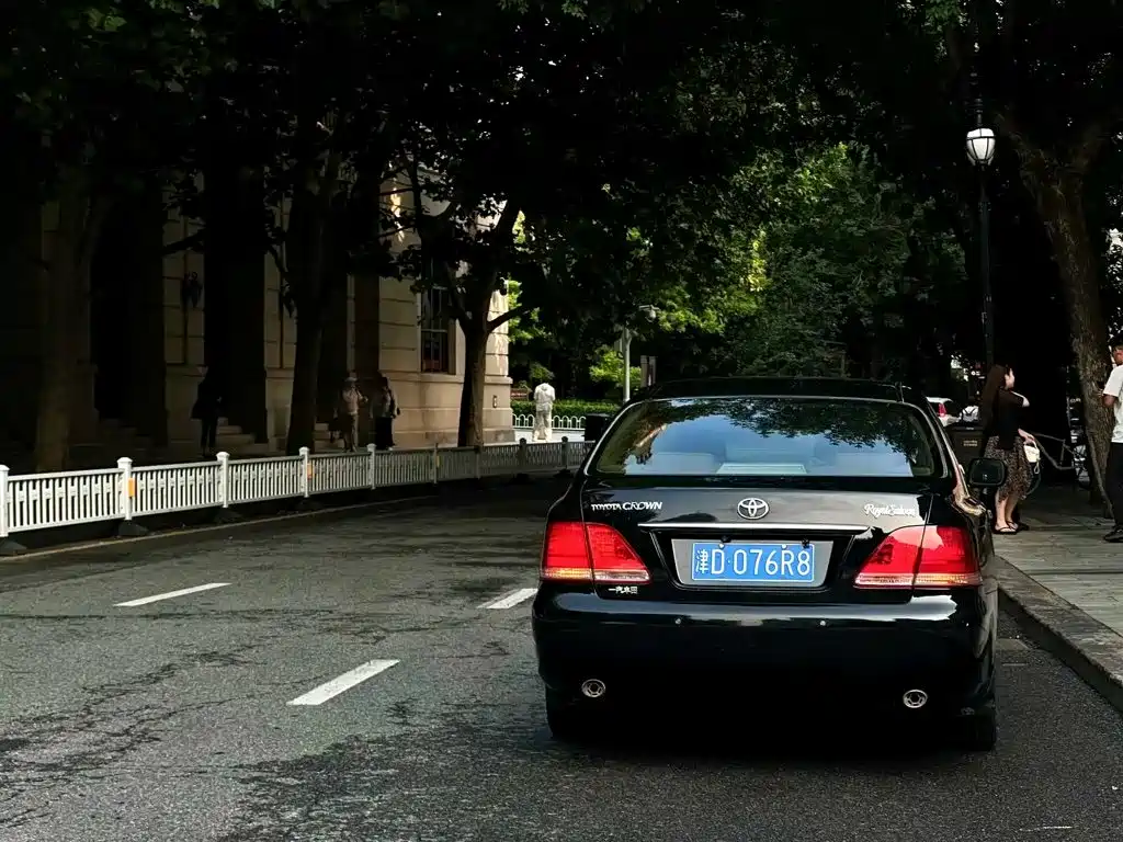 Toyota Crown — миниатюра 5