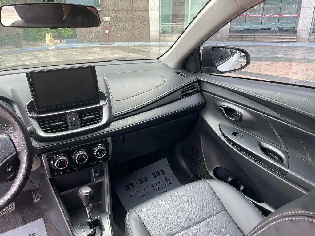 Toyota Yaris L — миниатюра 13