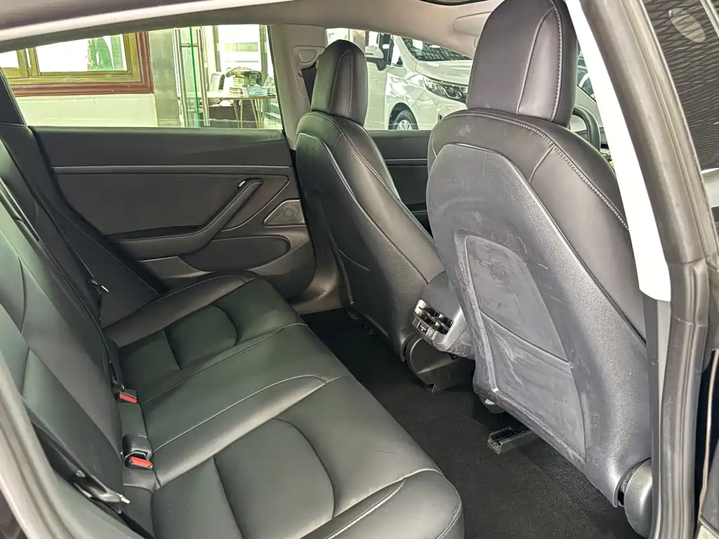 Tesla Model 3 — миниатюра 12