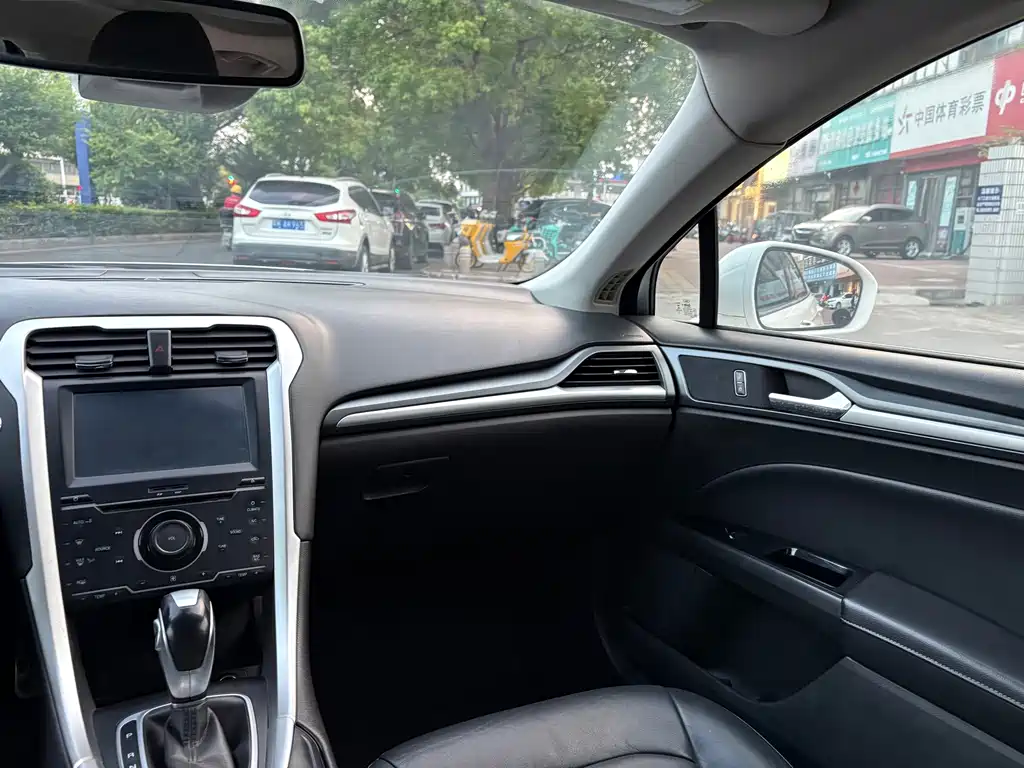 Ford Mondeo — миниатюра 9