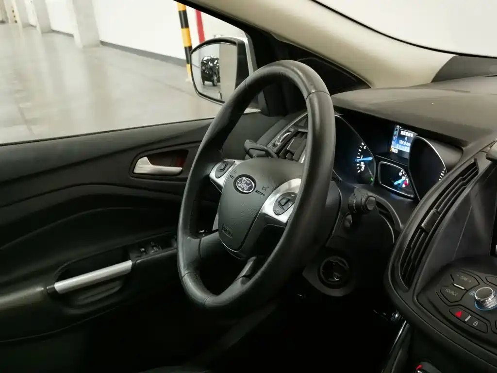 Ford Kuga — миниатюра 22