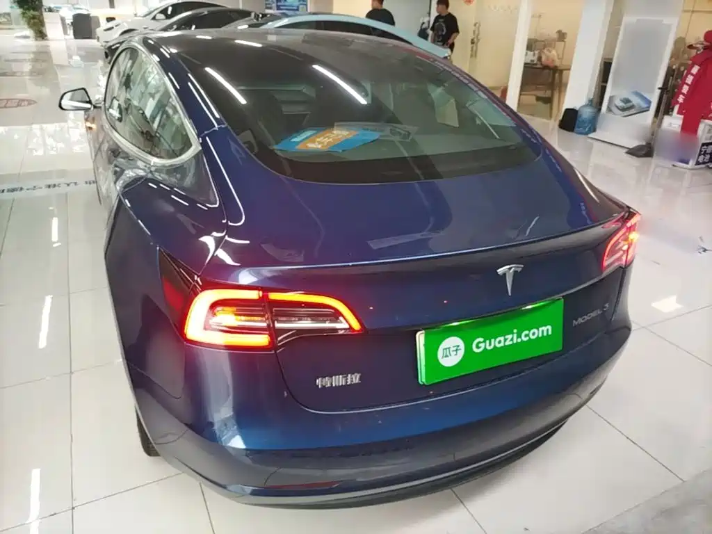 Tesla Model 3 — миниатюра 6