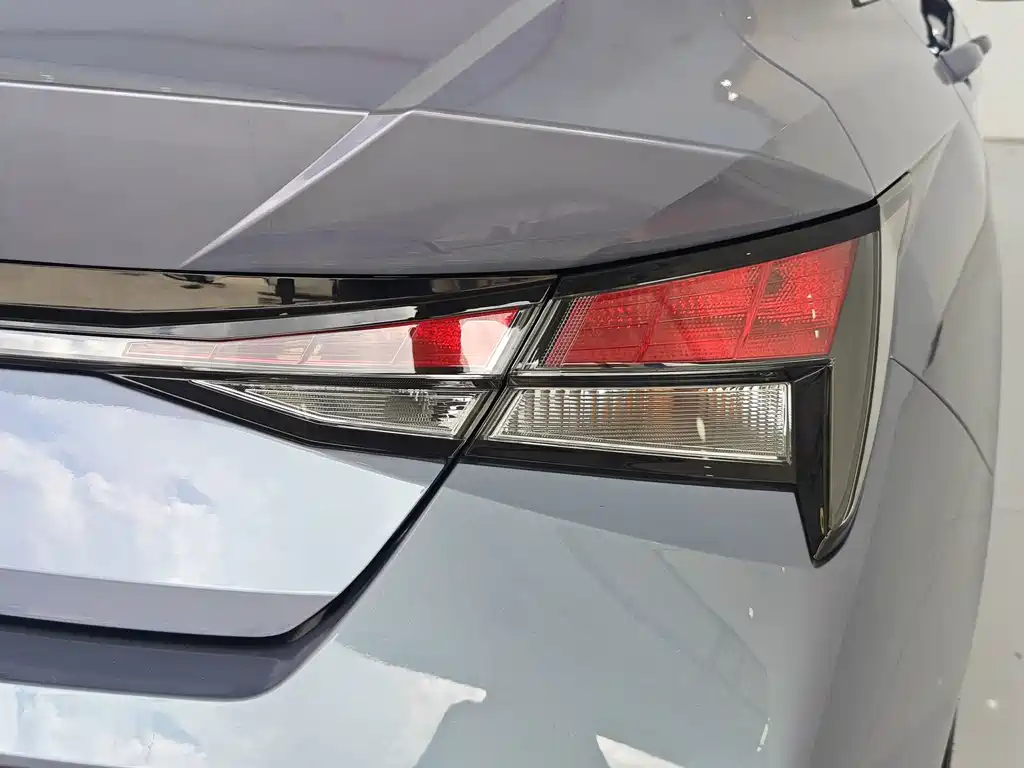 Hyundai Elantra — миниатюра 30