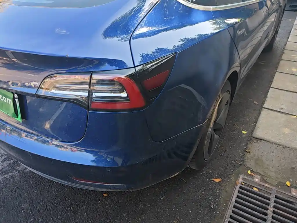 Tesla Model 3 — миниатюра 8