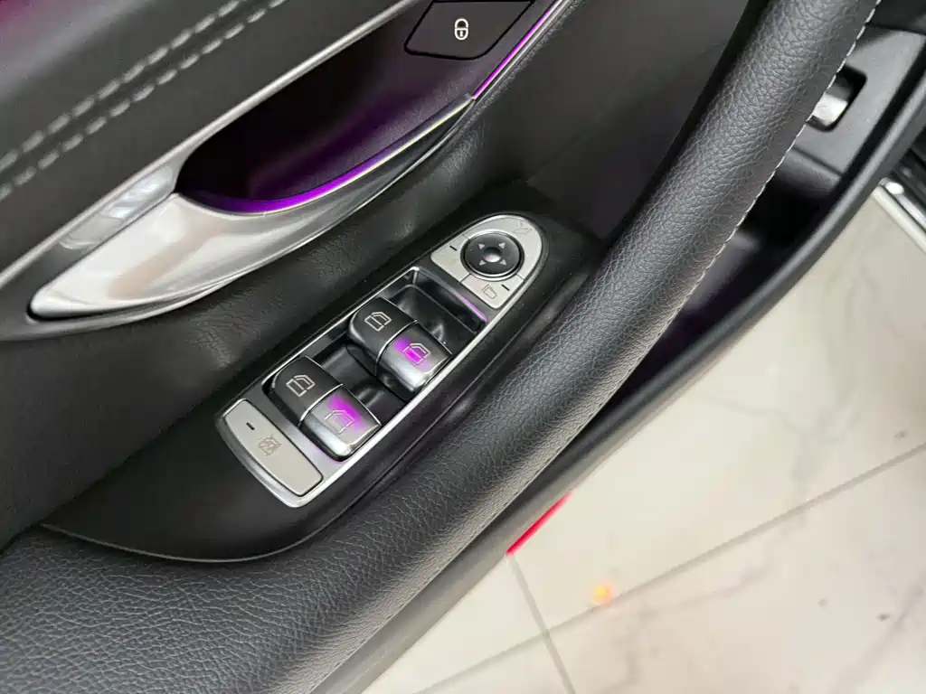 Mercedes-Benz E-Class — миниатюра 9