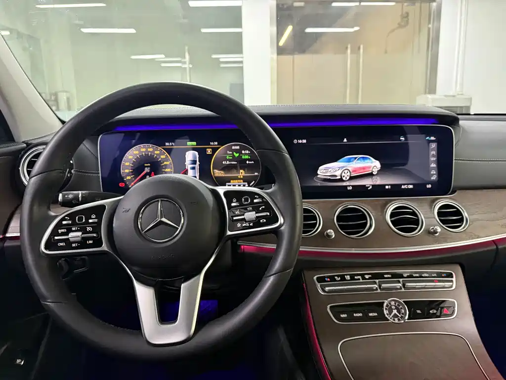 Mercedes-Benz E-Class — миниатюра 17