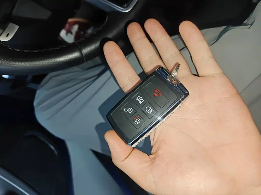 Jaguar XEL — миниатюра 9