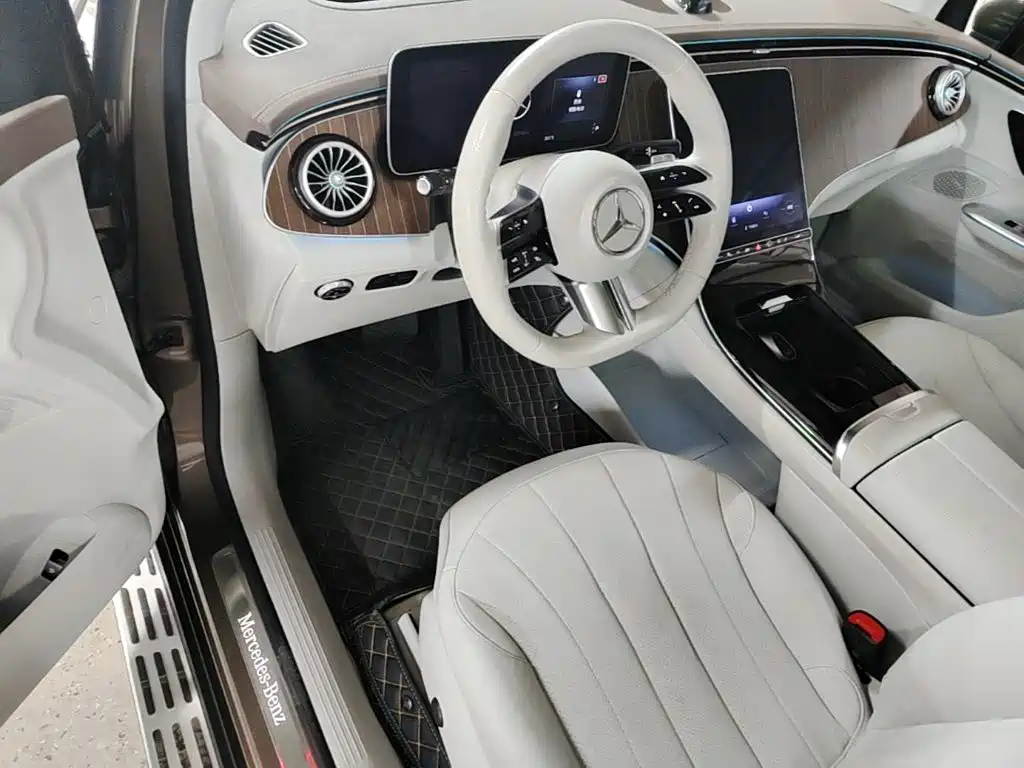 Mercedes-Benz EQE SUV — миниатюра 21