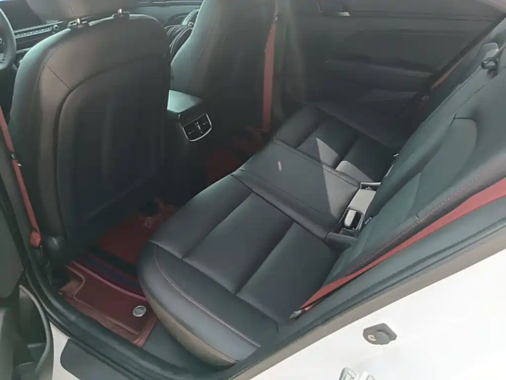 Hyundai Elantra — миниатюра 17