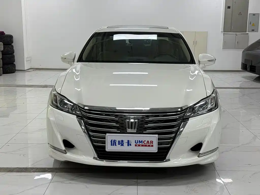 Toyota Crown — миниатюра 2