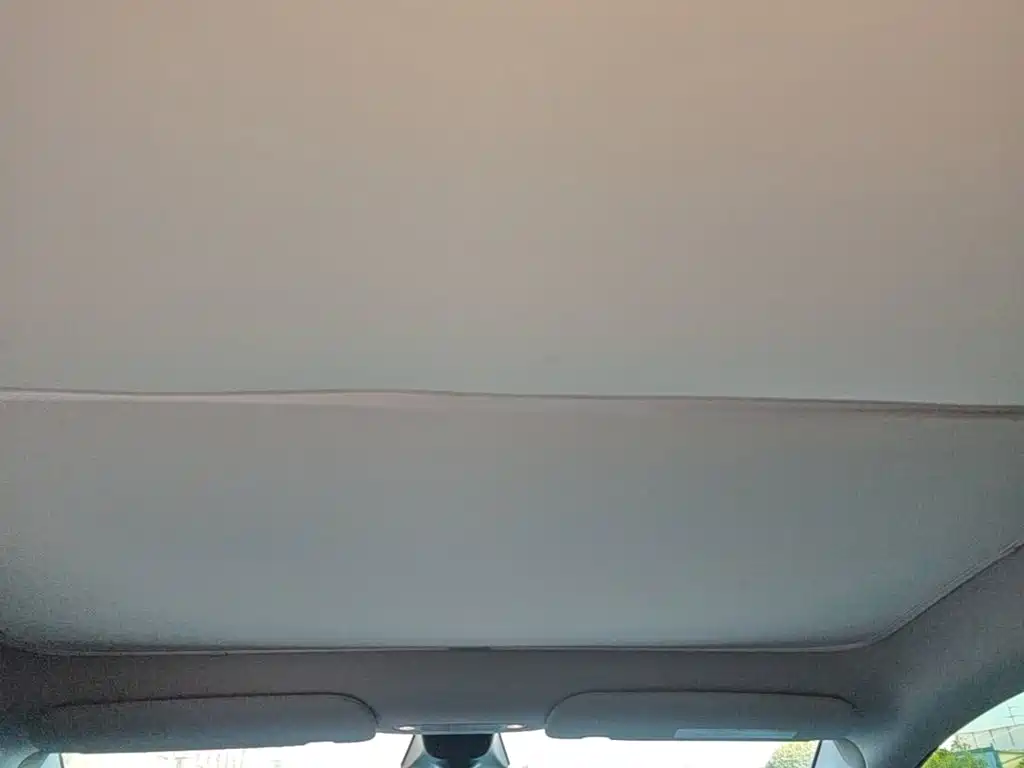 Tesla Model Y — миниатюра 18