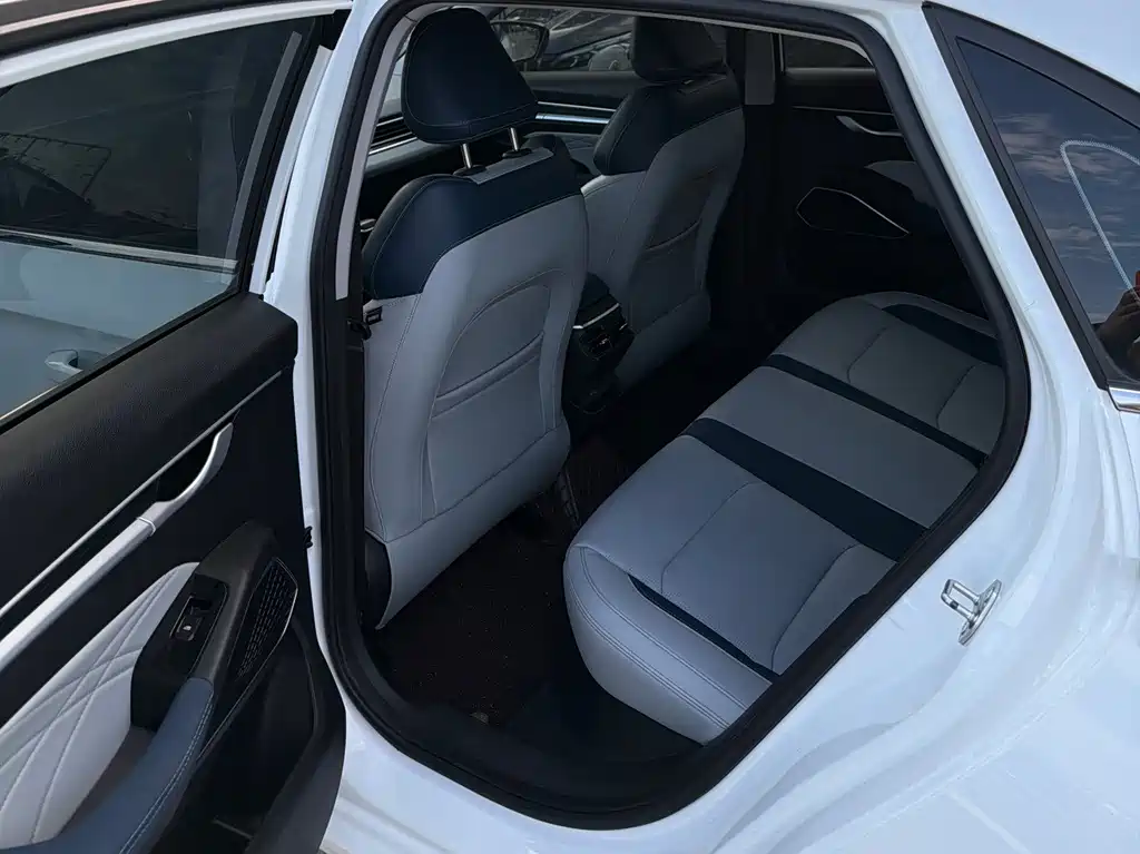 Geely Emgrand — миниатюра 6