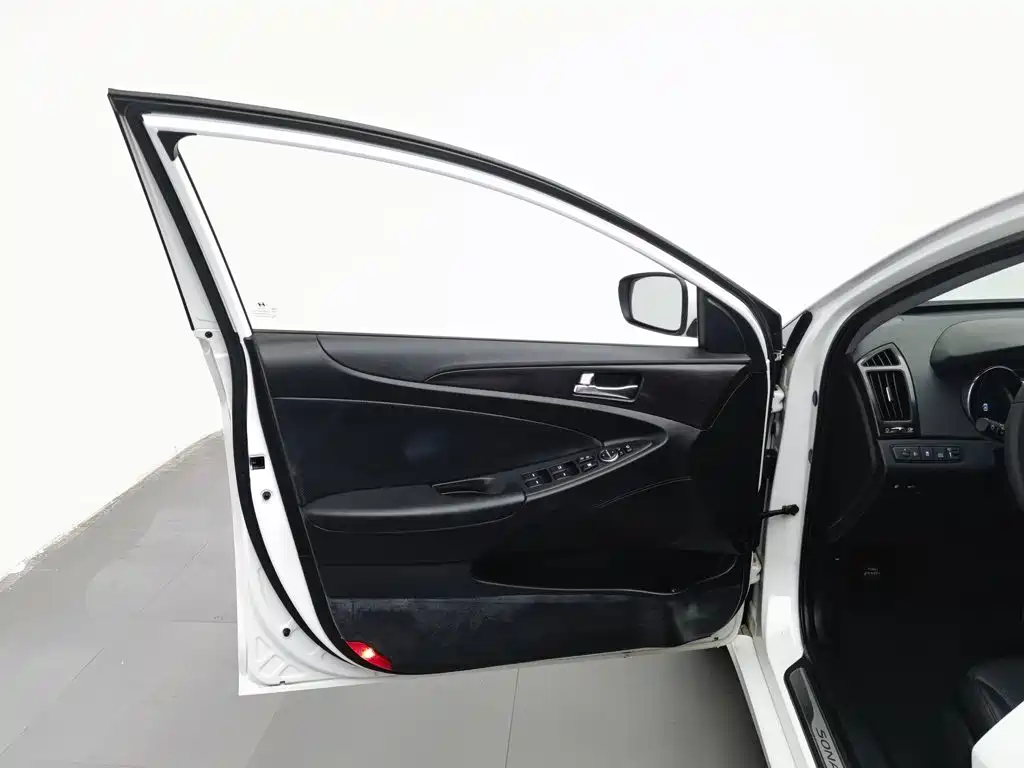 Hyundai Sonata — миниатюра 8