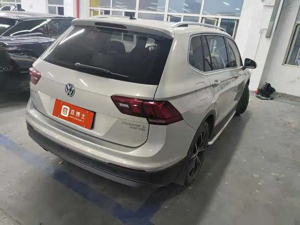 Volkswagen Tiguan L — миниатюра 2