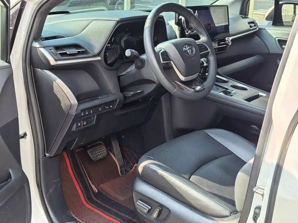 Toyota Granvia — миниатюра 7