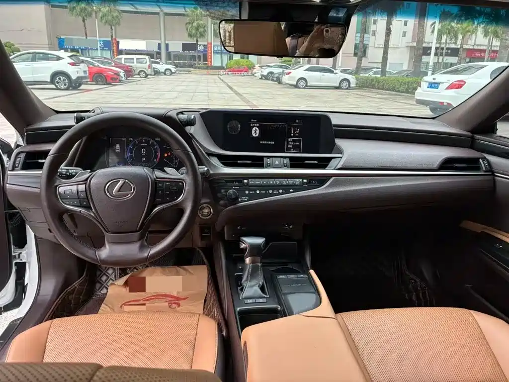Lexus ES — миниатюра 6