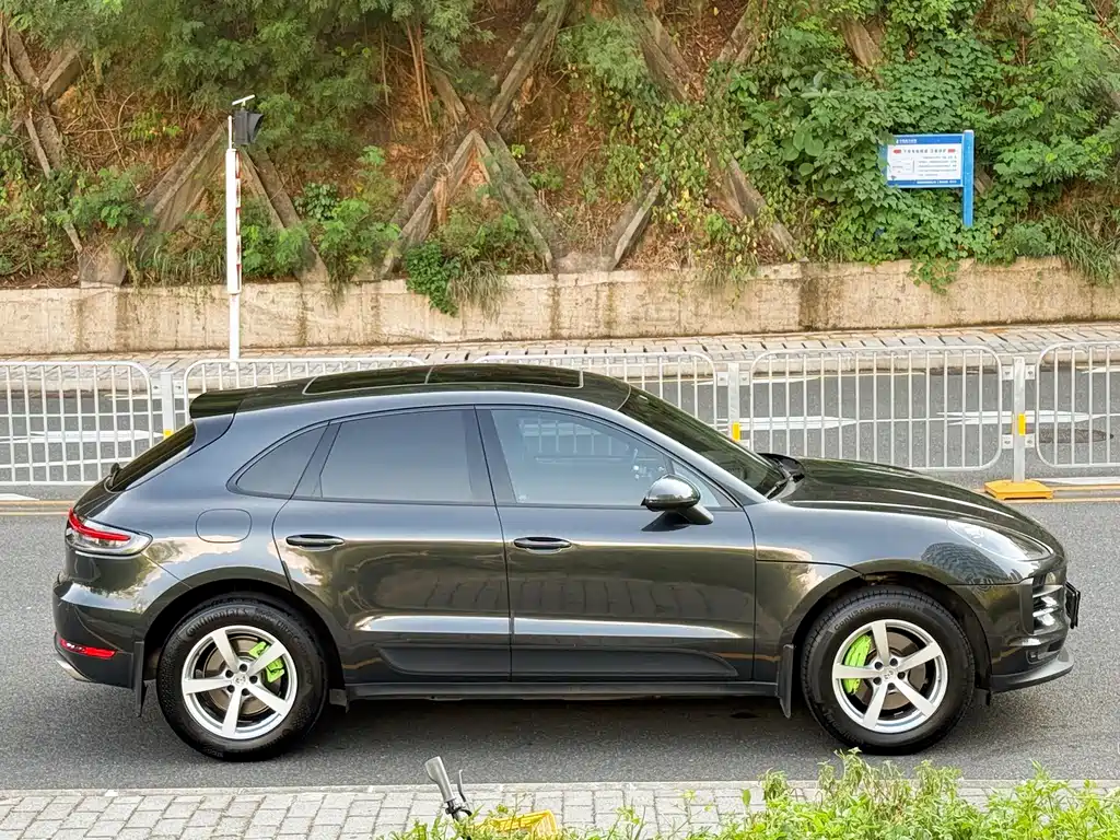 Porsche Macan — миниатюра 5