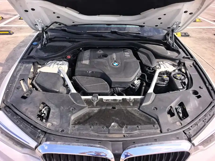 BMW 5 Series — миниатюра 10