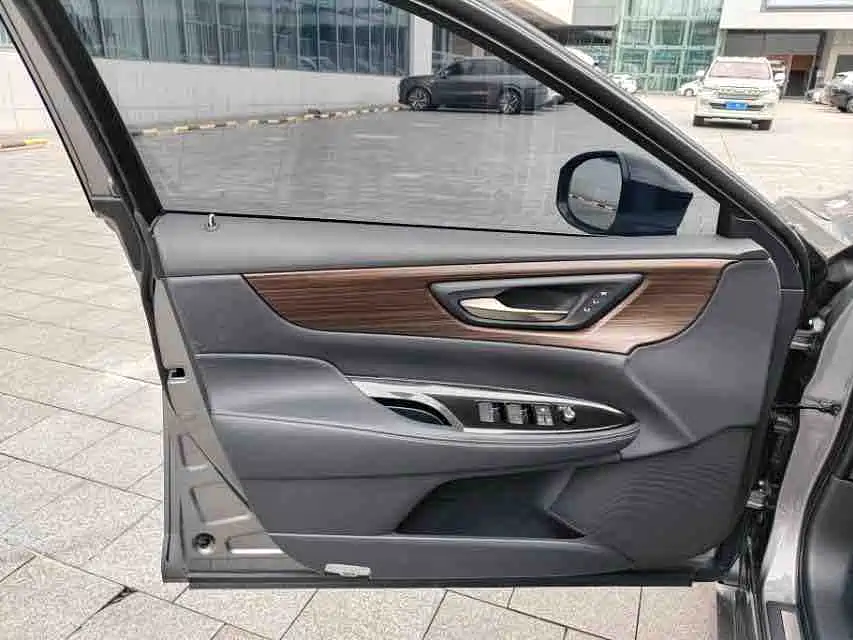 Toyota Crown (Import) — миниатюра 10