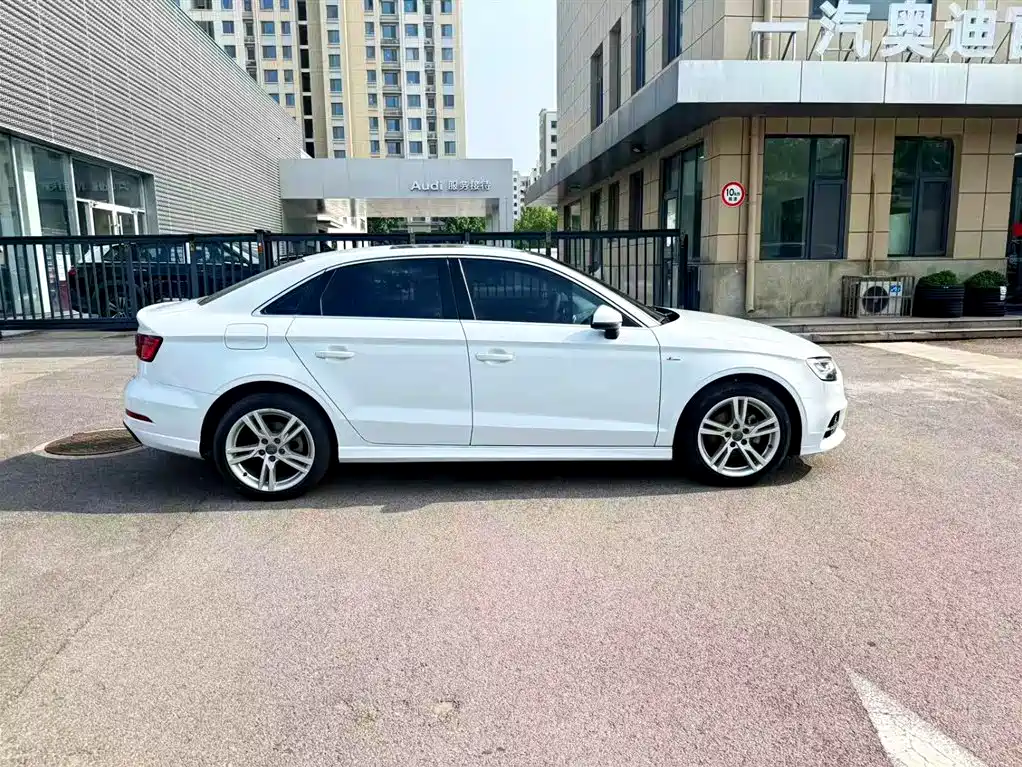 Audi A3 2019 Limousine 35 TFSI Fashion V