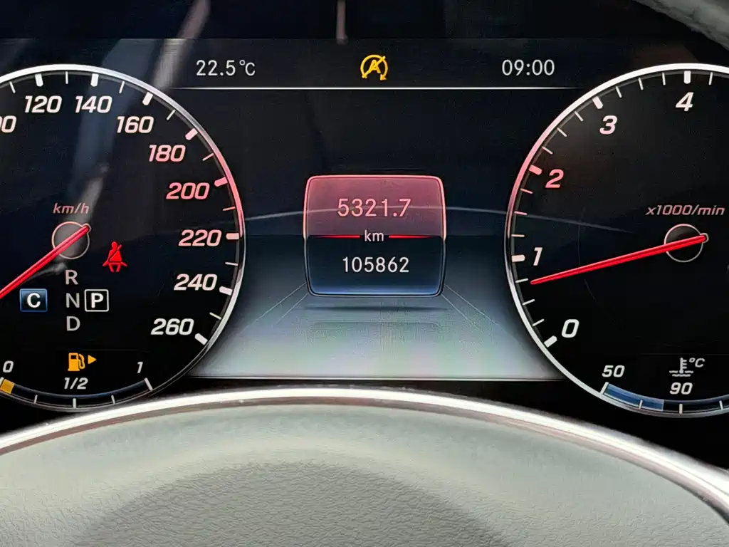 Mercedes-Benz E-Class — миниатюра 13