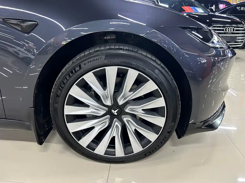 Tesla Model 3 — миниатюра 21