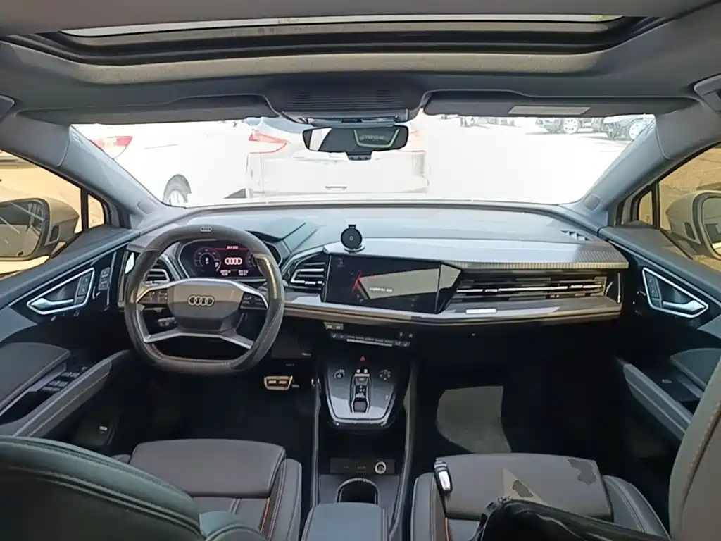 Audi Q4 e-tron — миниатюра 10