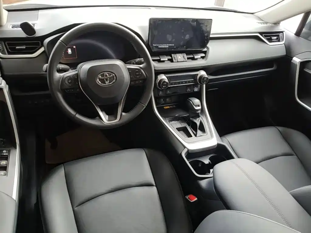 Toyota RAV4 — миниатюра 10