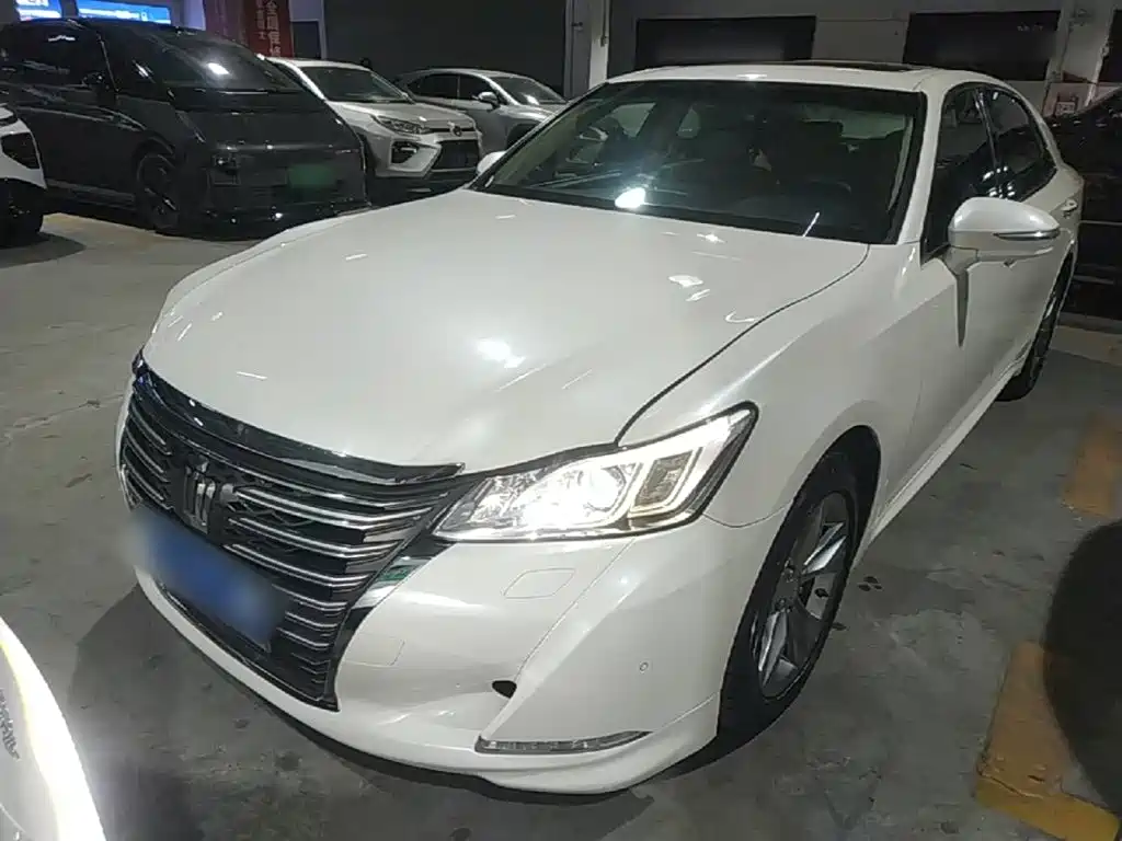 Toyota Crown — миниатюра 2