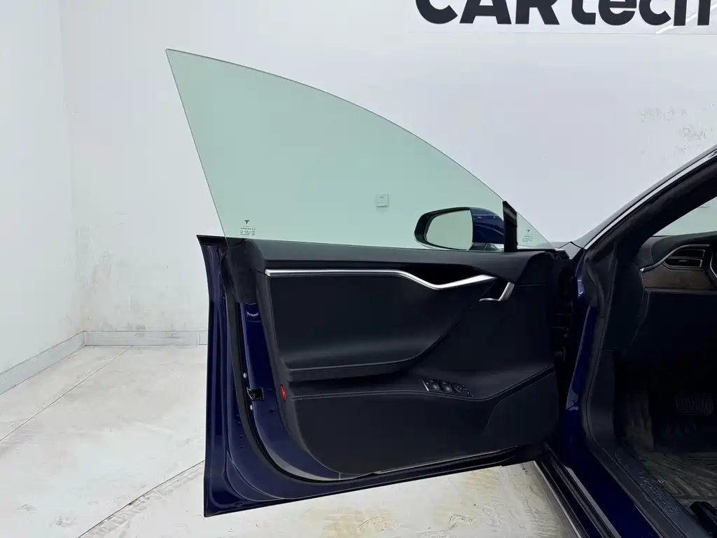 Tesla Model S — миниатюра 8