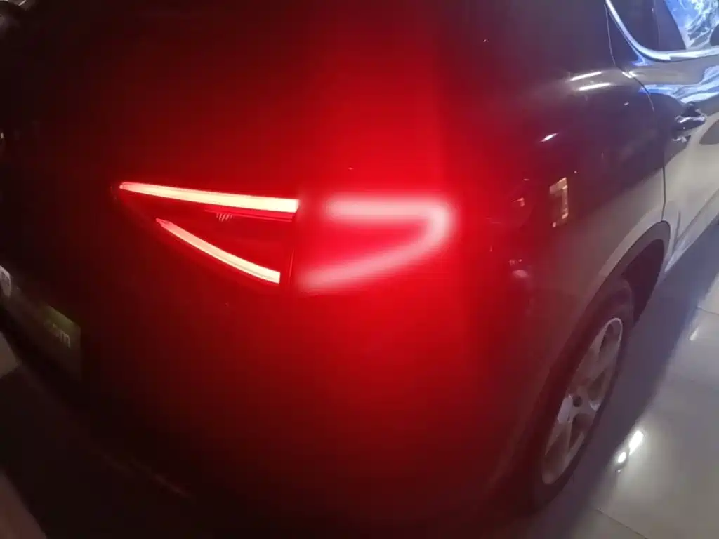 Alfa Romeo Stelvio — миниатюра 8