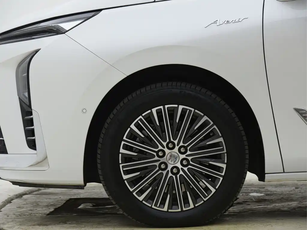 Buick GL8 Hybrid — миниатюра 4