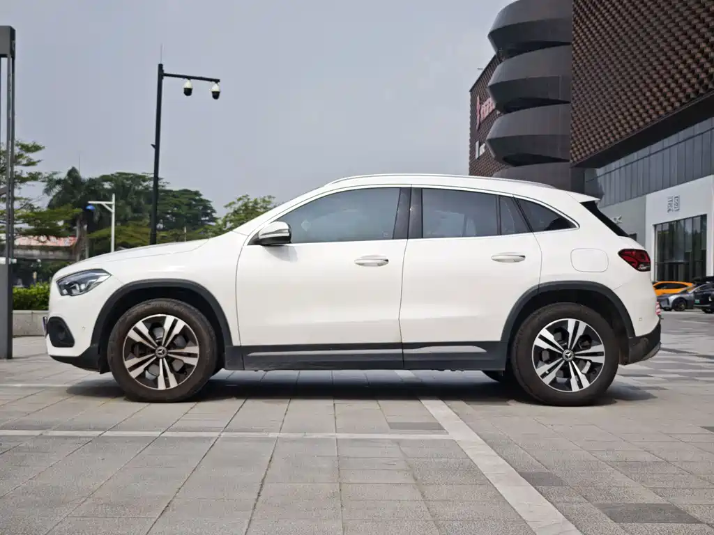 Mercedes-Benz GLA — миниатюра 9