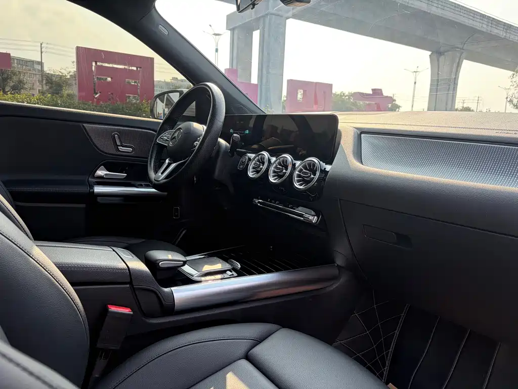 Mercedes-Benz GLA — миниатюра 9