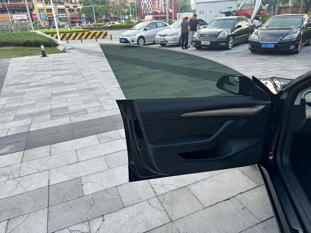 Tesla Model 3 — миниатюра 19