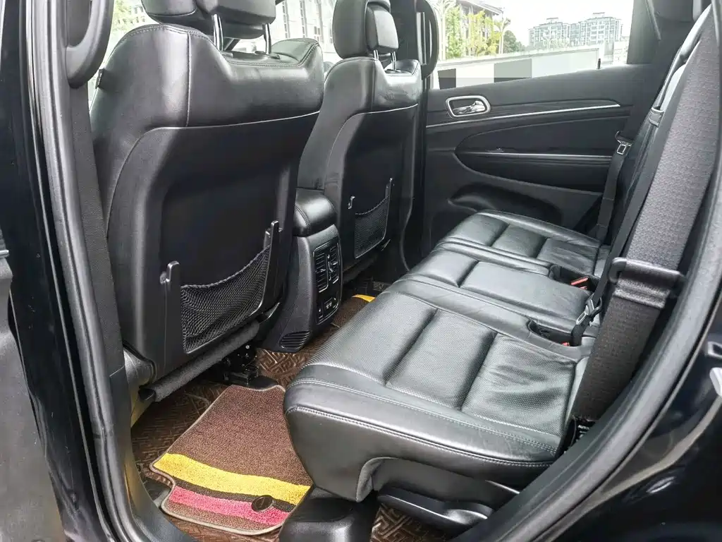 Jeep Grand Cherokee (Import) — миниатюра 9