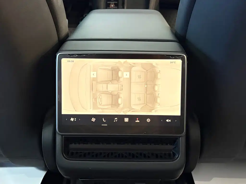 Tesla Model 3 — миниатюра 12