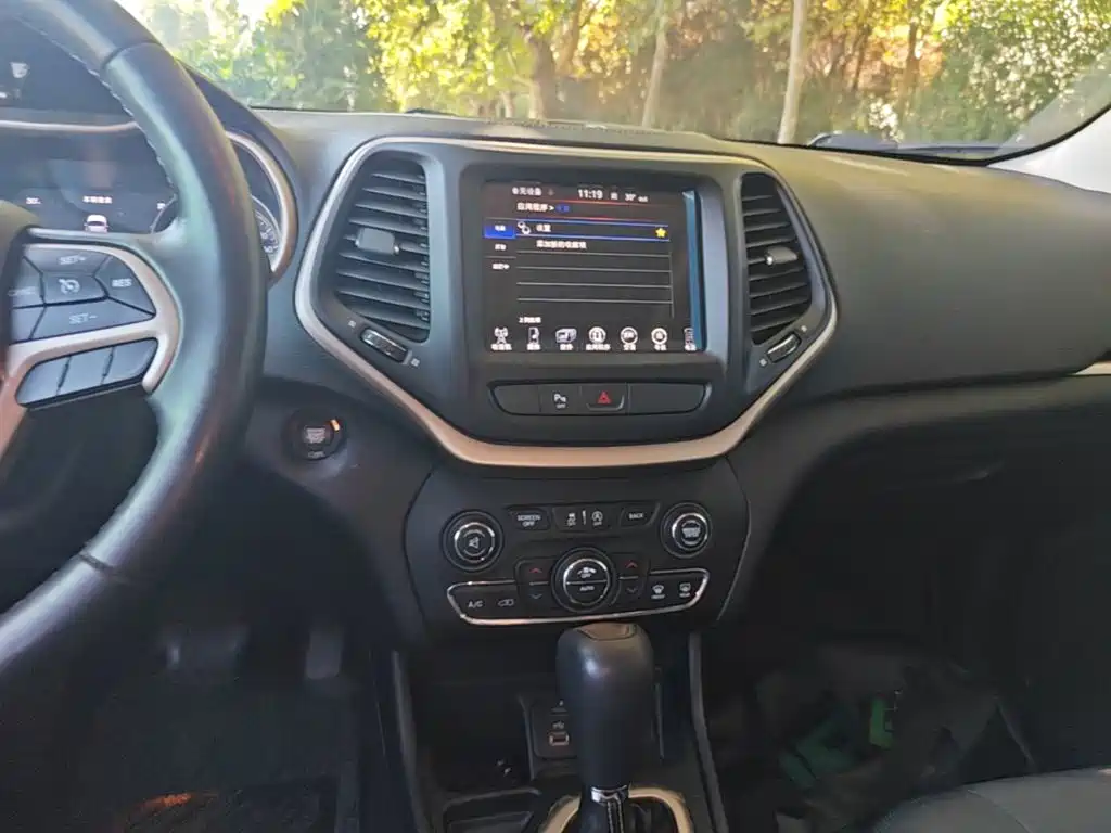Jeep Cherokee — миниатюра 13