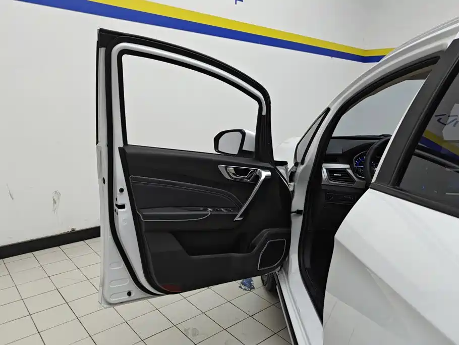Geely Vision X3 — миниатюра 7