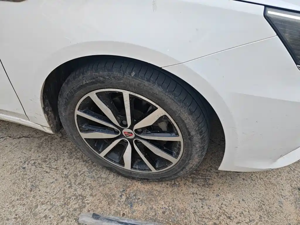 Roewe i6 Classic — миниатюра 9