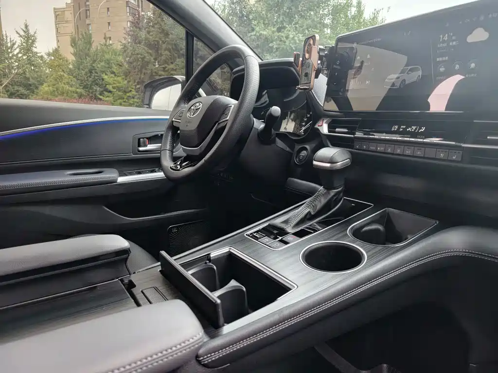 Toyota Sienna — миниатюра 17
