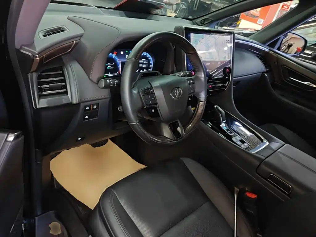 Toyota Alphard — миниатюра 10