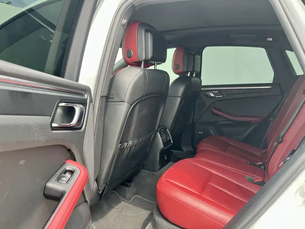 Porsche Macan — миниатюра 14