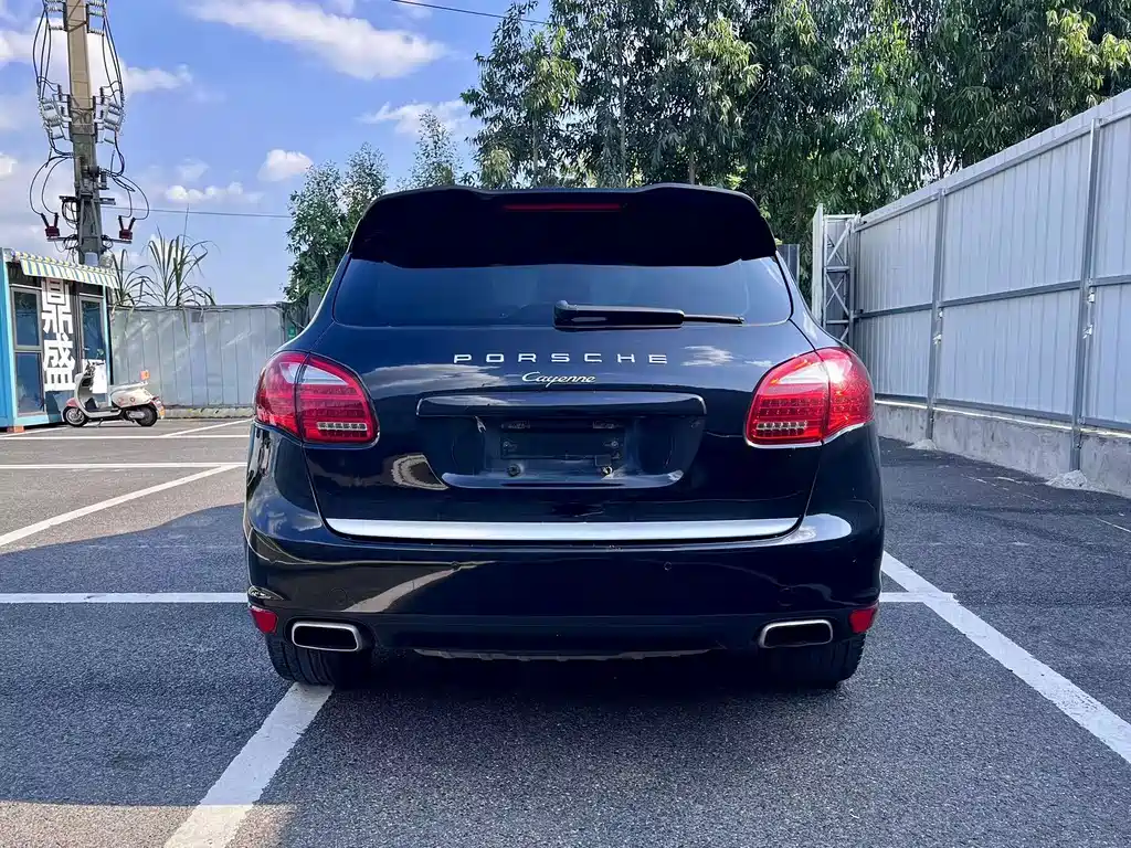 Porsche Cayenne — миниатюра 5